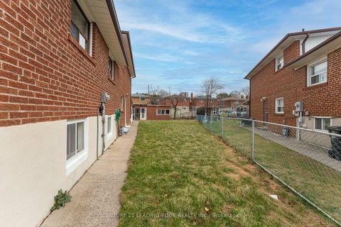 Photo 38 at 2A Fairglen Avenue, L'Amoreaux, Toronto