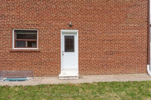 Photo 39 at 2A Fairglen Avenue, L'Amoreaux, Toronto