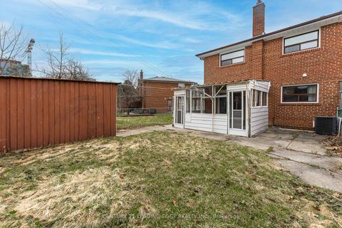 Photo 41 at 2A Fairglen Avenue, L'Amoreaux, Toronto