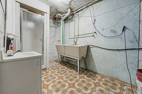 Photo 42 at 2A Fairglen Avenue, L'Amoreaux, Toronto