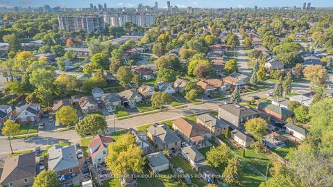 Photo 3 at 28 Lynvalley Crescent, Maryvale, Toronto