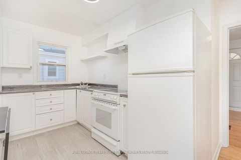 Photo 9 at 28 Lynvalley Crescent, Maryvale, Toronto