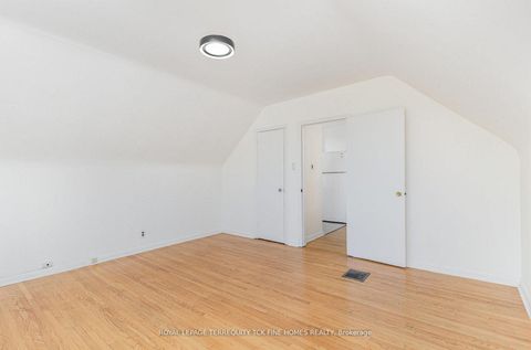 Photo 10 at 28 Lynvalley Crescent, Maryvale, Toronto