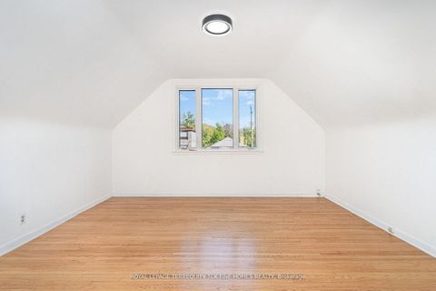 Photo 11 at 28 Lynvalley Crescent, Maryvale, Toronto