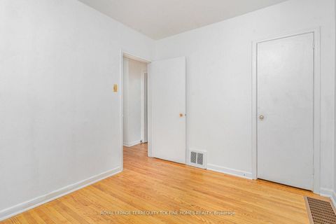 Photo 13 at 28 Lynvalley Crescent, Maryvale, Toronto