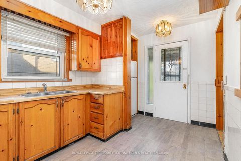 Photo 17 at 28 Lynvalley Crescent, Maryvale, Toronto