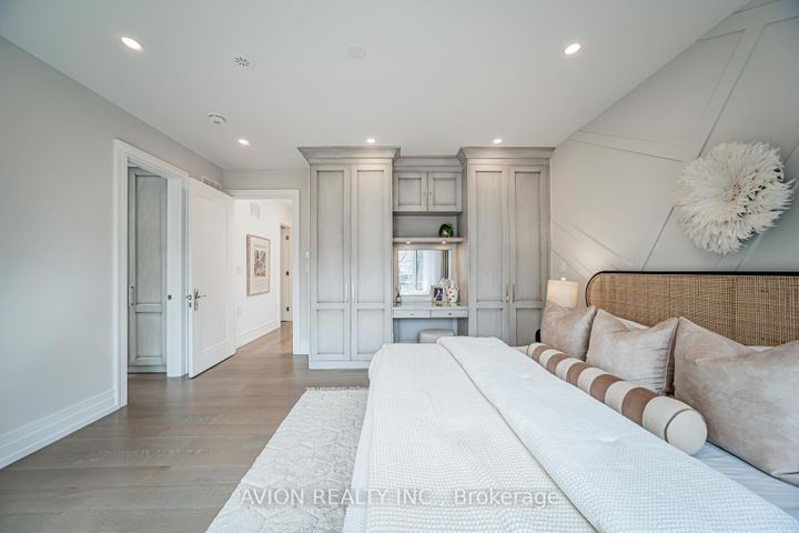 Photo 21 at 29 Evergreen Gardens, Leaside, Toronto