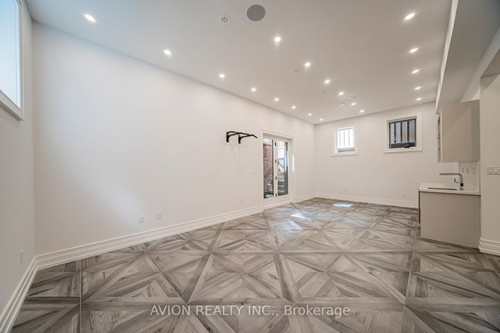 Photo 33 at 29 Evergreen Gardens, Leaside, Toronto