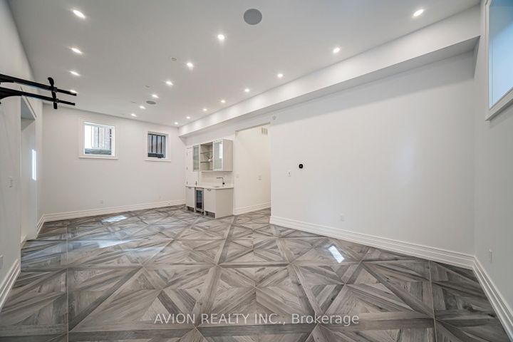 Photo 34 at 29 Evergreen Gardens, Leaside, Toronto