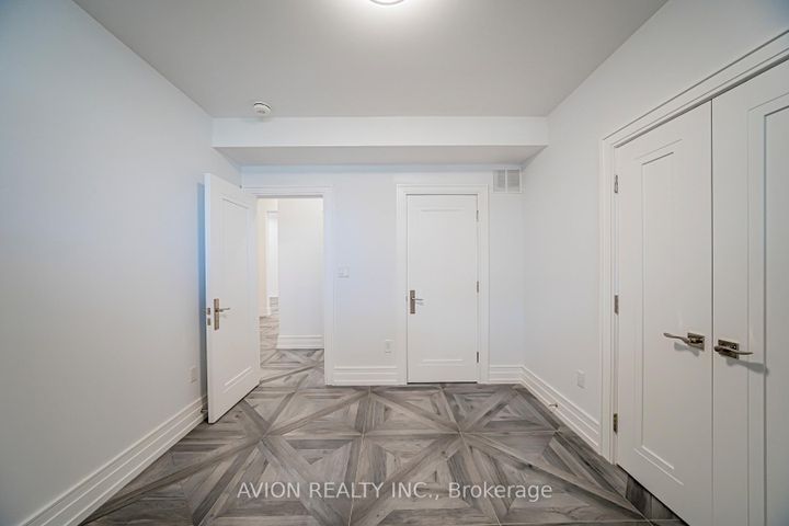 Photo 36 at 29 Evergreen Gardens, Leaside, Toronto