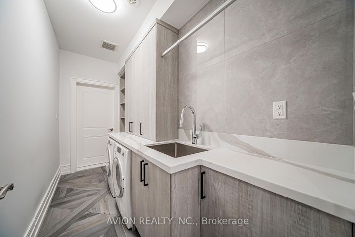 Photo 38 at 29 Evergreen Gardens, Leaside, Toronto