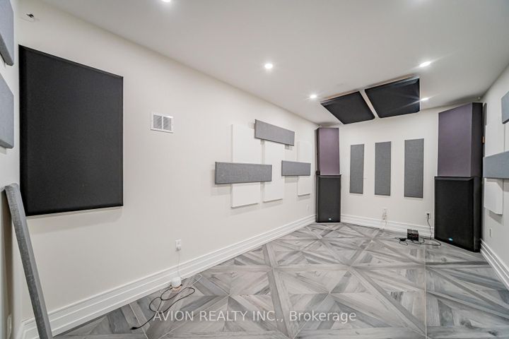 Photo 39 at 29 Evergreen Gardens, Leaside, Toronto