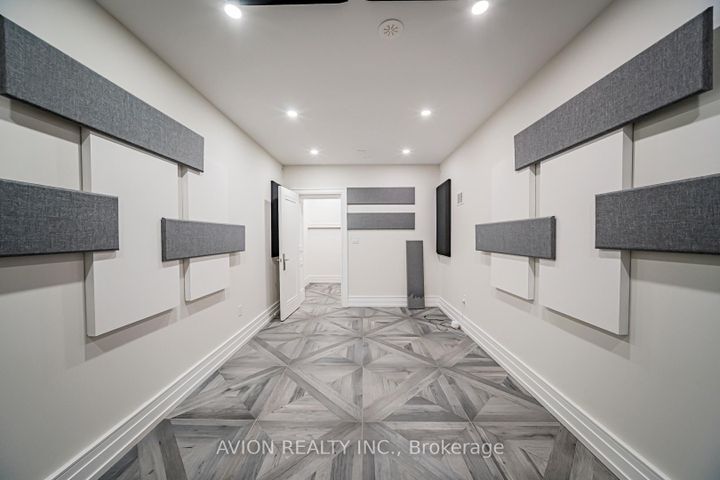 Photo 40 at 29 Evergreen Gardens, Leaside, Toronto