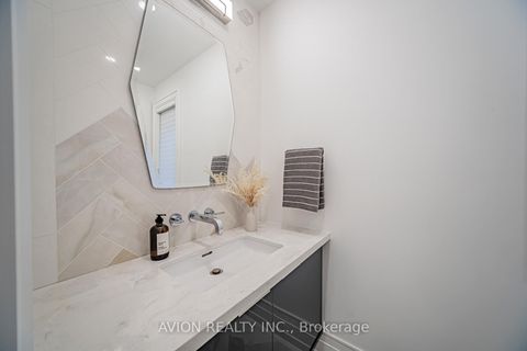 Photo 18 at 29 Evergreen Gardens, Leaside, Toronto