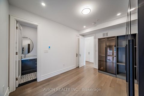 Photo 27 at 29 Evergreen Gardens, Leaside, Toronto