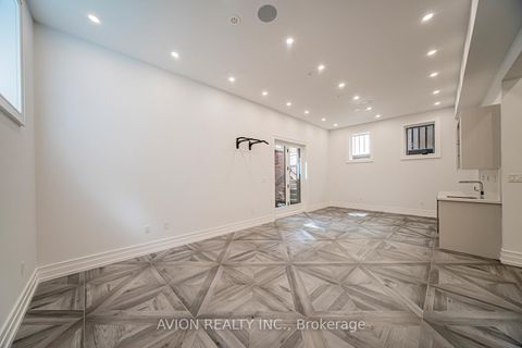 Photo 33 at 29 Evergreen Gardens, Leaside, Toronto