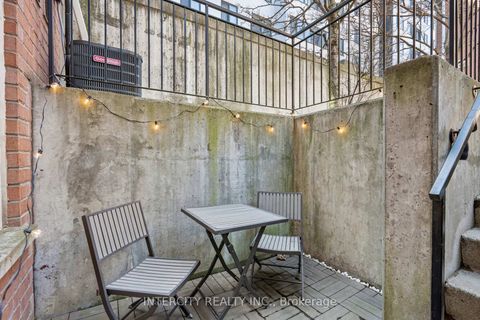 Photo 4 at 741 - 10 Laidlaw Street, South Parkdale, Toronto