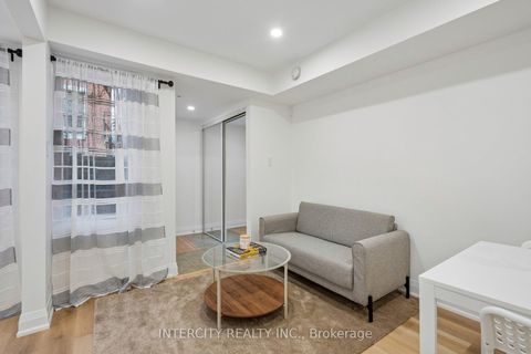 Photo 9 at 741 - 10 Laidlaw Street, South Parkdale, Toronto