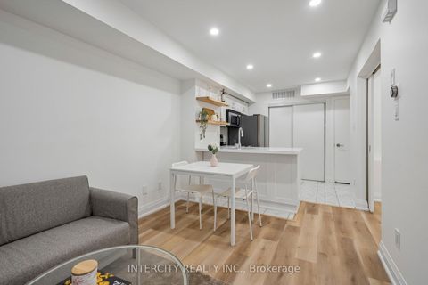 Photo 13 at 741 - 10 Laidlaw Street, South Parkdale, Toronto