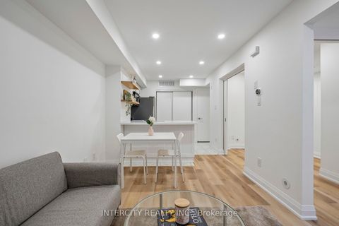 Photo 14 at 741 - 10 Laidlaw Street, South Parkdale, Toronto