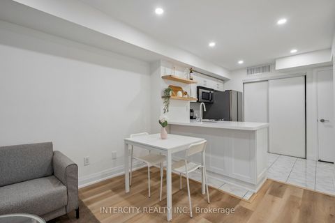 Photo 15 at 741 - 10 Laidlaw Street, South Parkdale, Toronto