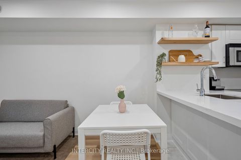 Photo 16 at 741 - 10 Laidlaw Street, South Parkdale, Toronto