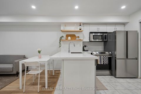 Photo 17 at 741 - 10 Laidlaw Street, South Parkdale, Toronto