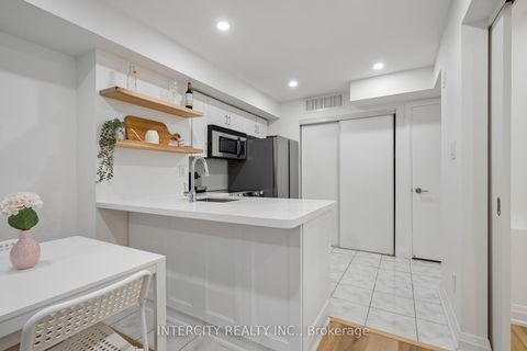Photo 18 at 741 - 10 Laidlaw Street, South Parkdale, Toronto