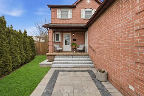 Photo 1 at 700 Mountjoy Court, Pinecrest, Oshawa