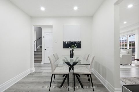 Photo 11 at 700 Mountjoy Court, Pinecrest, Oshawa