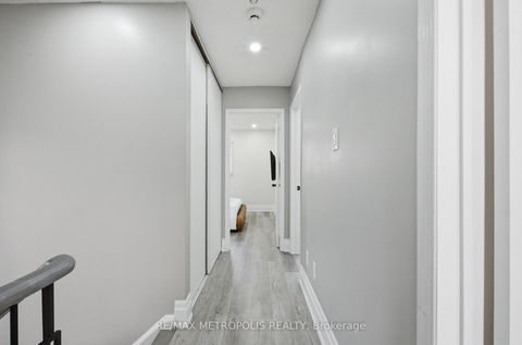 Photo 12 at 700 Mountjoy Court, Pinecrest, Oshawa