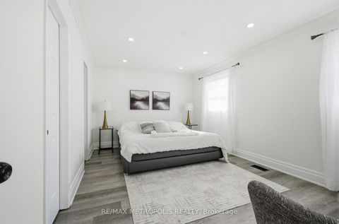 Photo 13 at 700 Mountjoy Court, Pinecrest, Oshawa