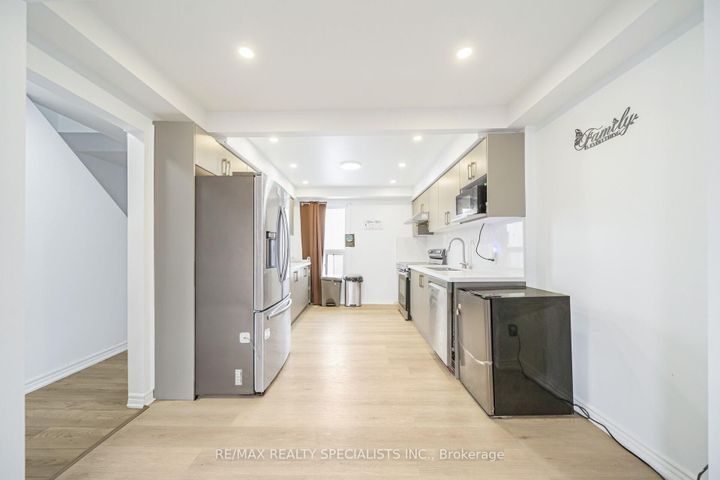 Photo 9 at 66 Enmount Drive, Southgate, Brampton