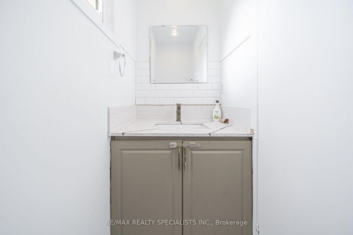 Photo 11 at 66 Enmount Drive, Southgate, Brampton