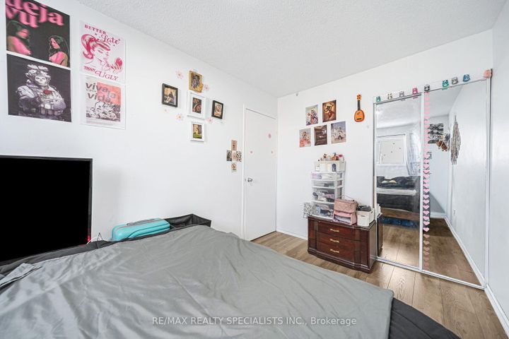 Photo 14 at 66 Enmount Drive, Southgate, Brampton