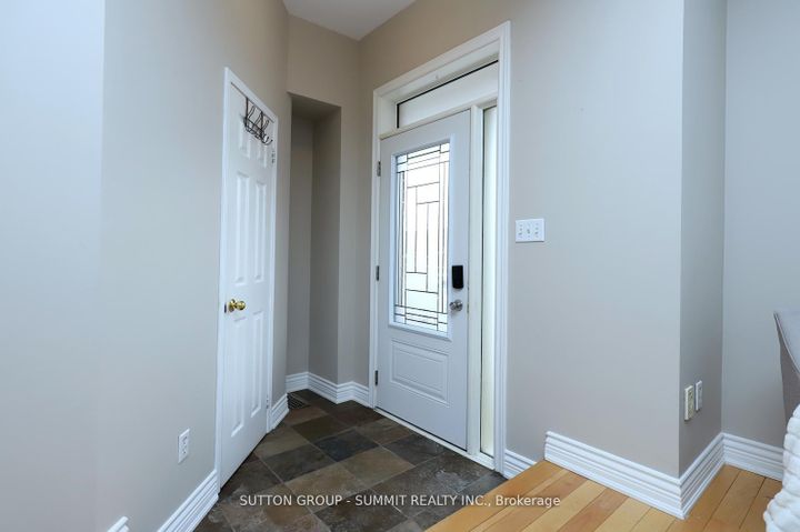 Photo 2 at 260 GLENASHTON Drive, RO River Oaks, Oakville