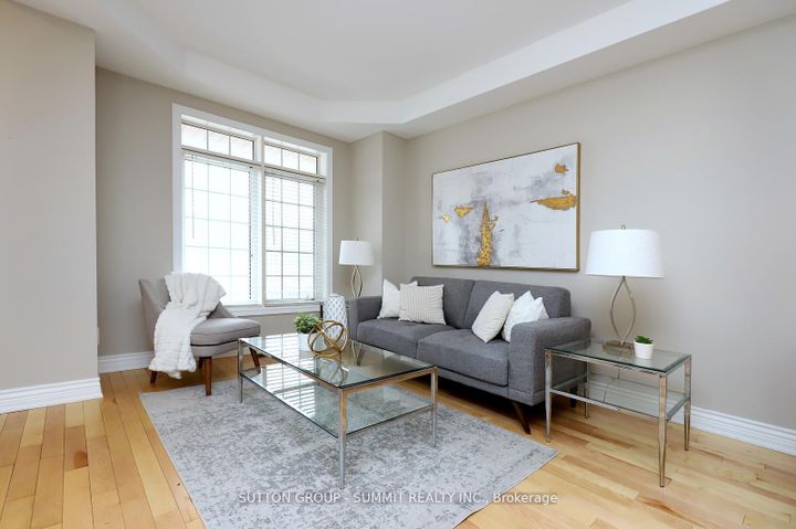 Photo 3 at 260 GLENASHTON Drive, RO River Oaks, Oakville