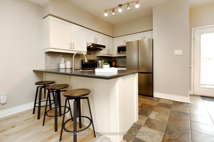 Photo 8 at 260 GLENASHTON Drive, RO River Oaks, Oakville