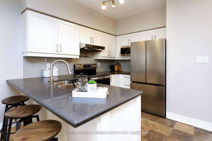 Photo 10 at 260 GLENASHTON Drive, RO River Oaks, Oakville