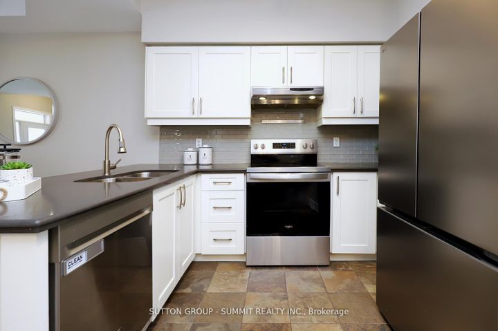 Photo 11 at 260 GLENASHTON Drive, RO River Oaks, Oakville