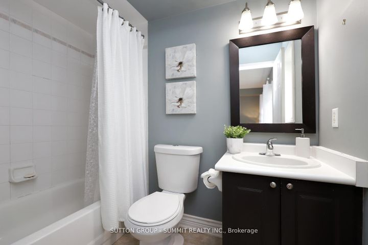 Photo 18 at 260 GLENASHTON Drive, RO River Oaks, Oakville