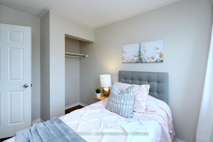 Photo 22 at 260 GLENASHTON Drive, RO River Oaks, Oakville