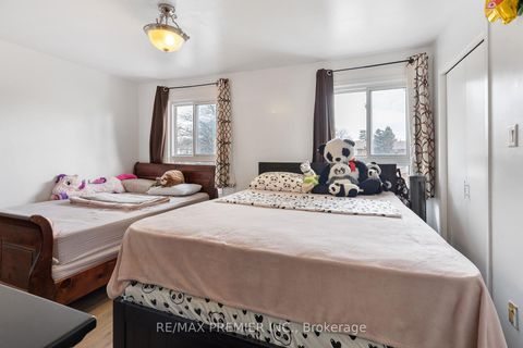 Photo 10 at 19 - 42 San Marino Way, Jane Heights, Toronto