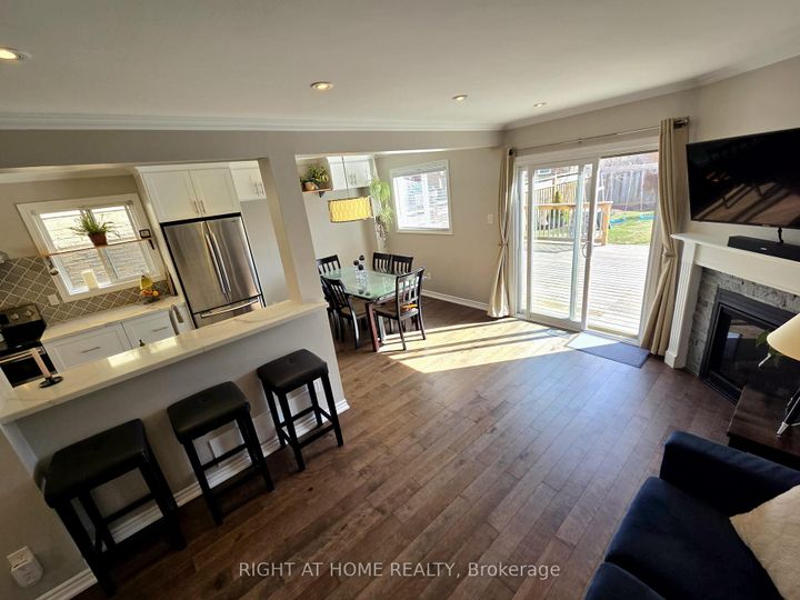 Photo 4 at 6914 Cordingley Crescent, Meadowvale, Mississauga