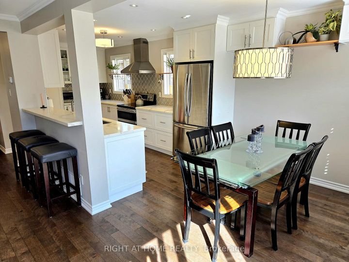 Photo 11 at 6914 Cordingley Crescent, Meadowvale, Mississauga