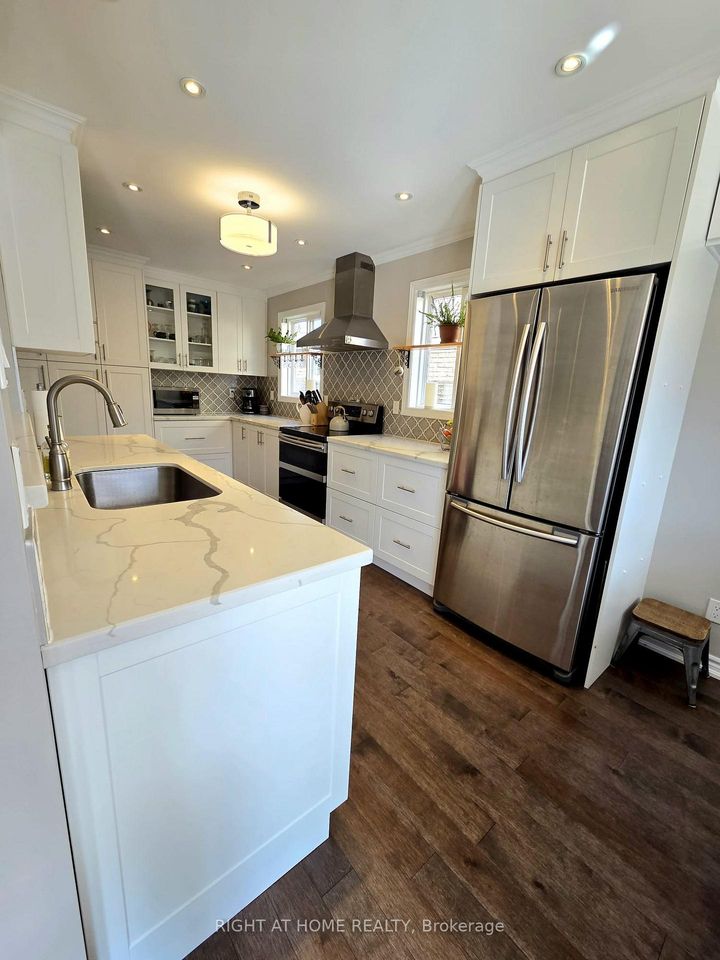 Photo 12 at 6914 Cordingley Crescent, Meadowvale, Mississauga