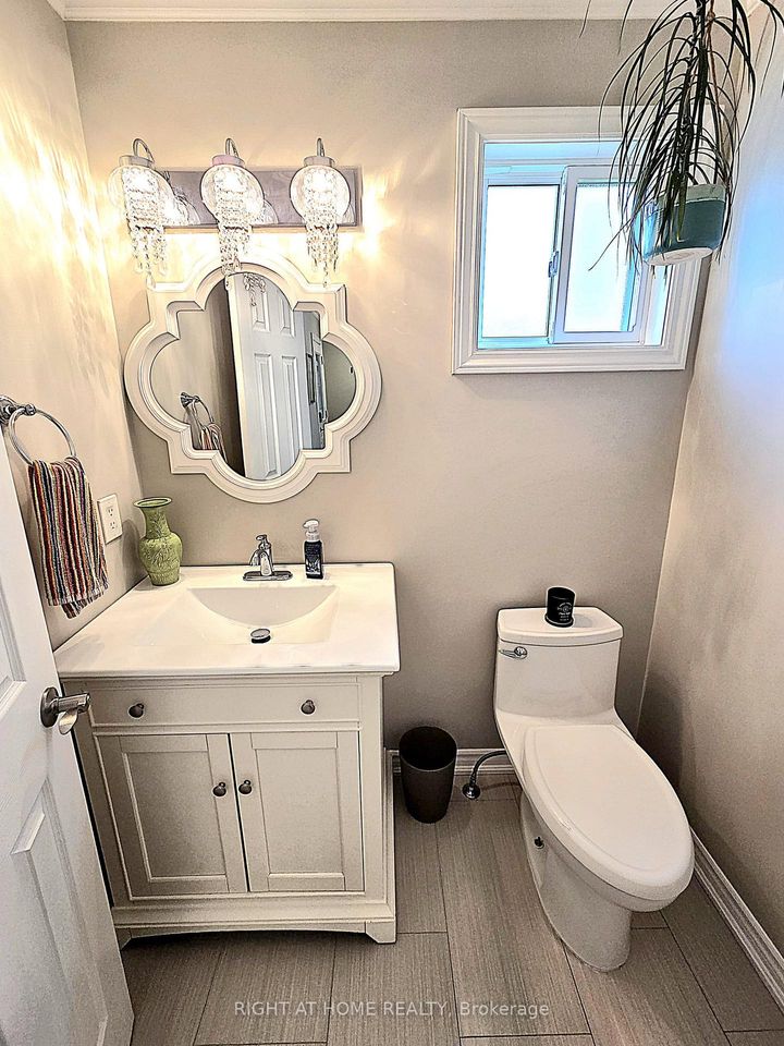 Photo 16 at 6914 Cordingley Crescent, Meadowvale, Mississauga