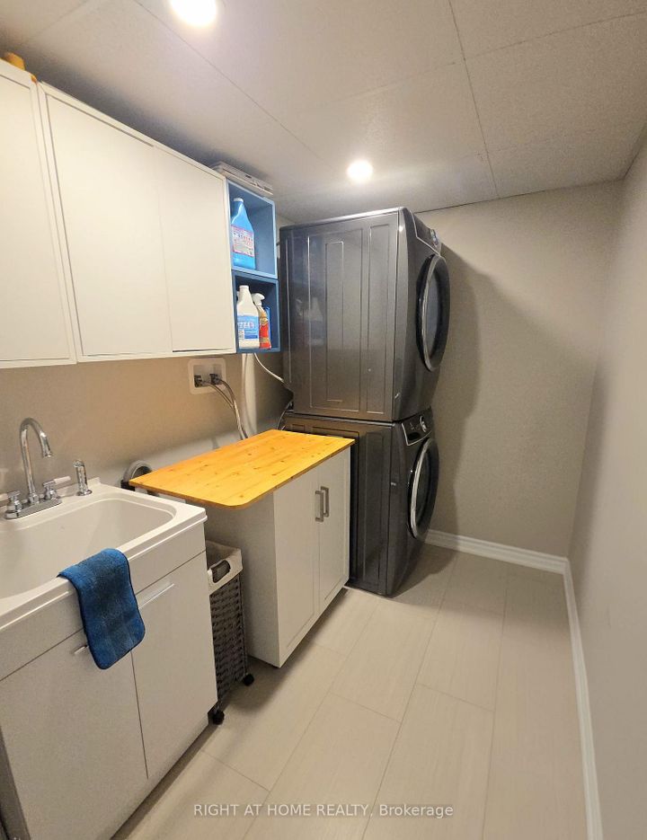 Photo 34 at 6914 Cordingley Crescent, Meadowvale, Mississauga