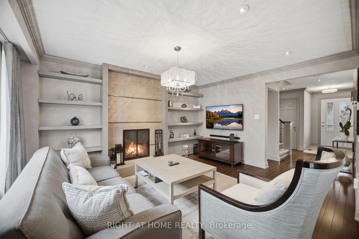 Photo 4 at 6360 Atherly Crescent, Meadowvale, Mississauga