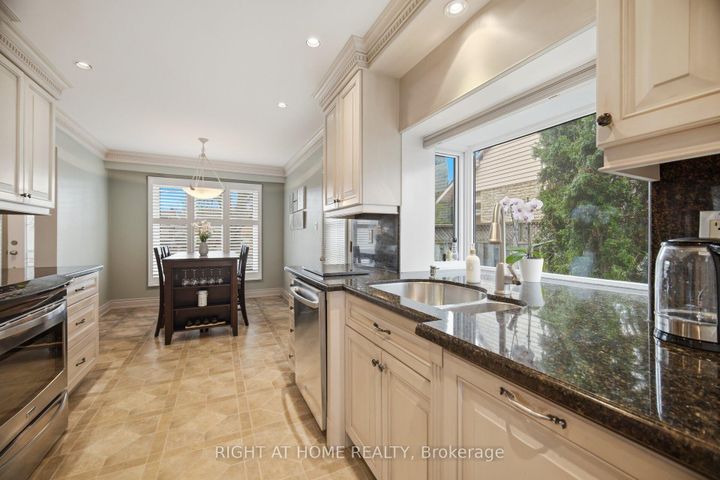 Photo 12 at 6360 Atherly Crescent, Meadowvale, Mississauga